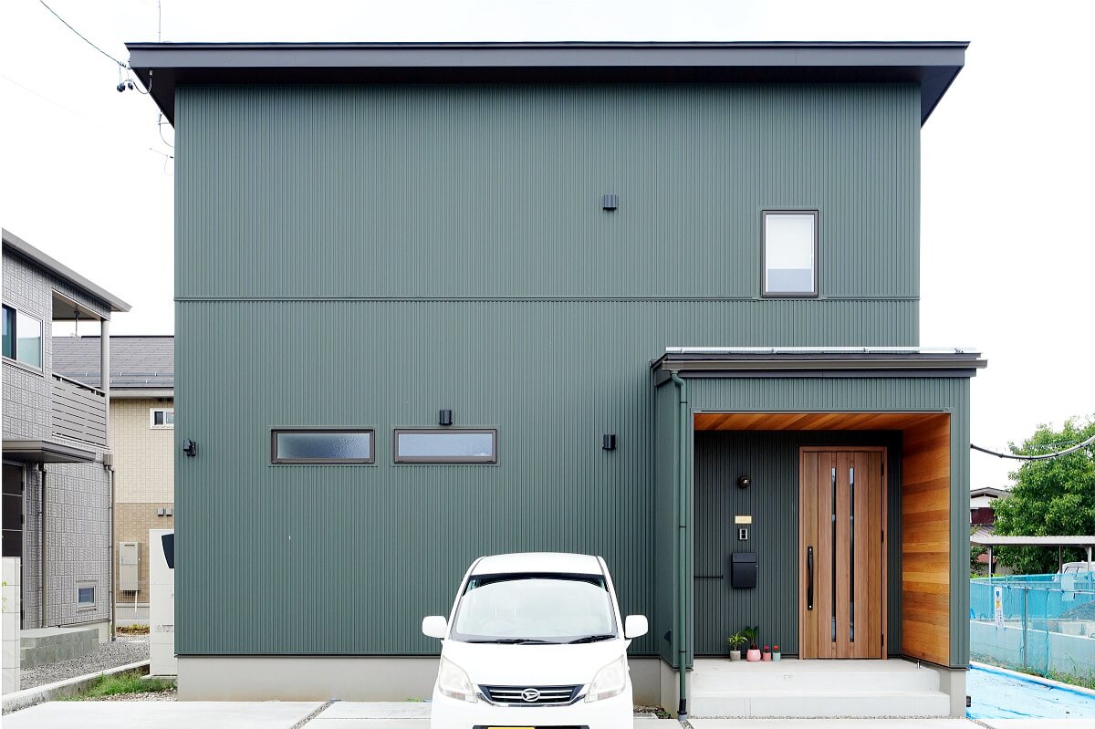 アーチ型のワークスペースがリビングを飾る長野市の家10