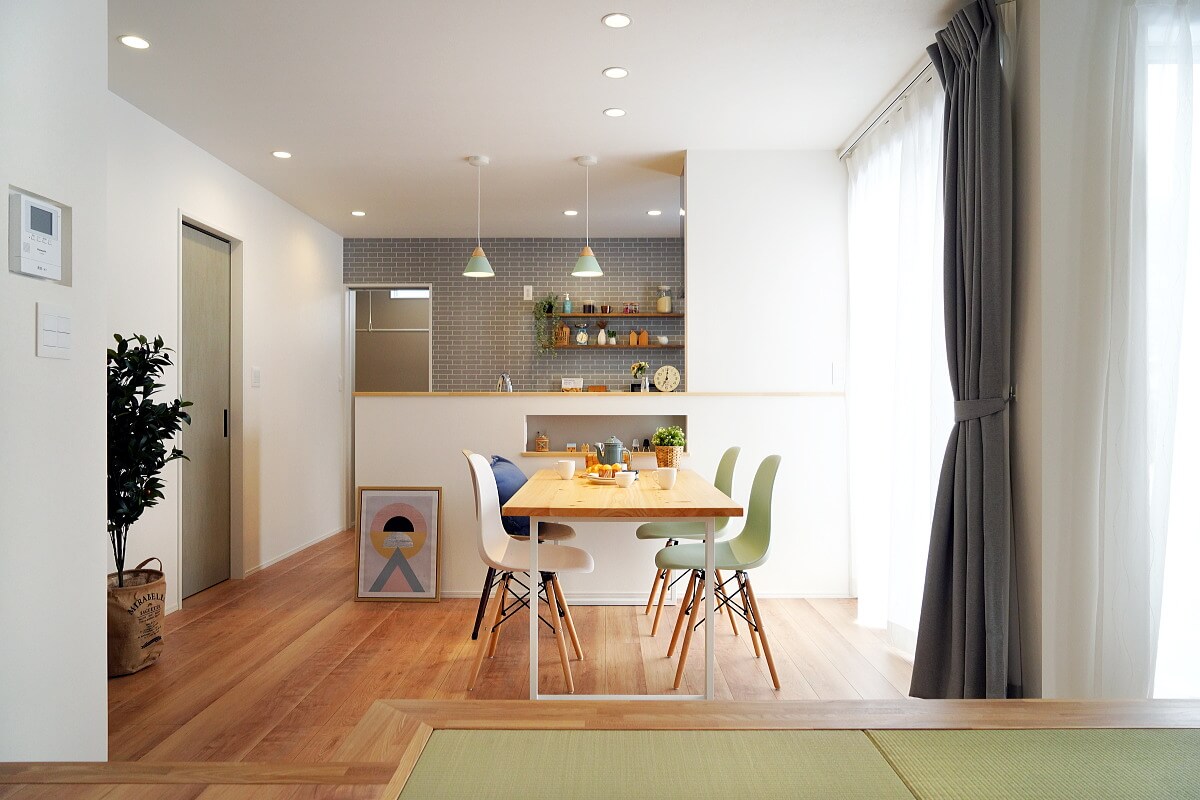 Shiawaseya-畳スペースが家族を優しくつなぐ高山村の家