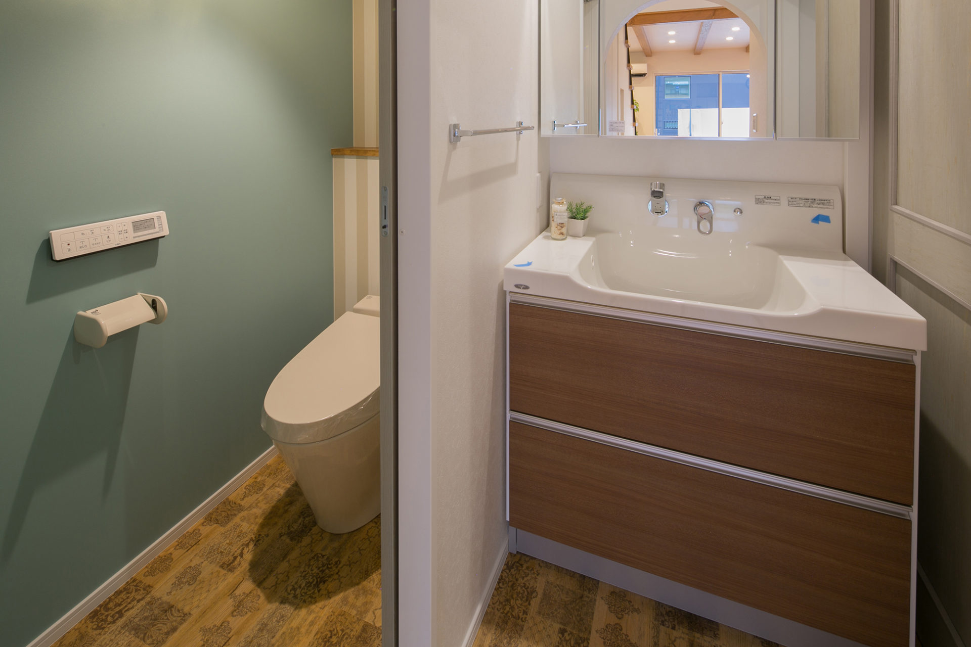 家族の笑い声がスカイライトへ吹き抜ける　笑顔いっぱいの家10