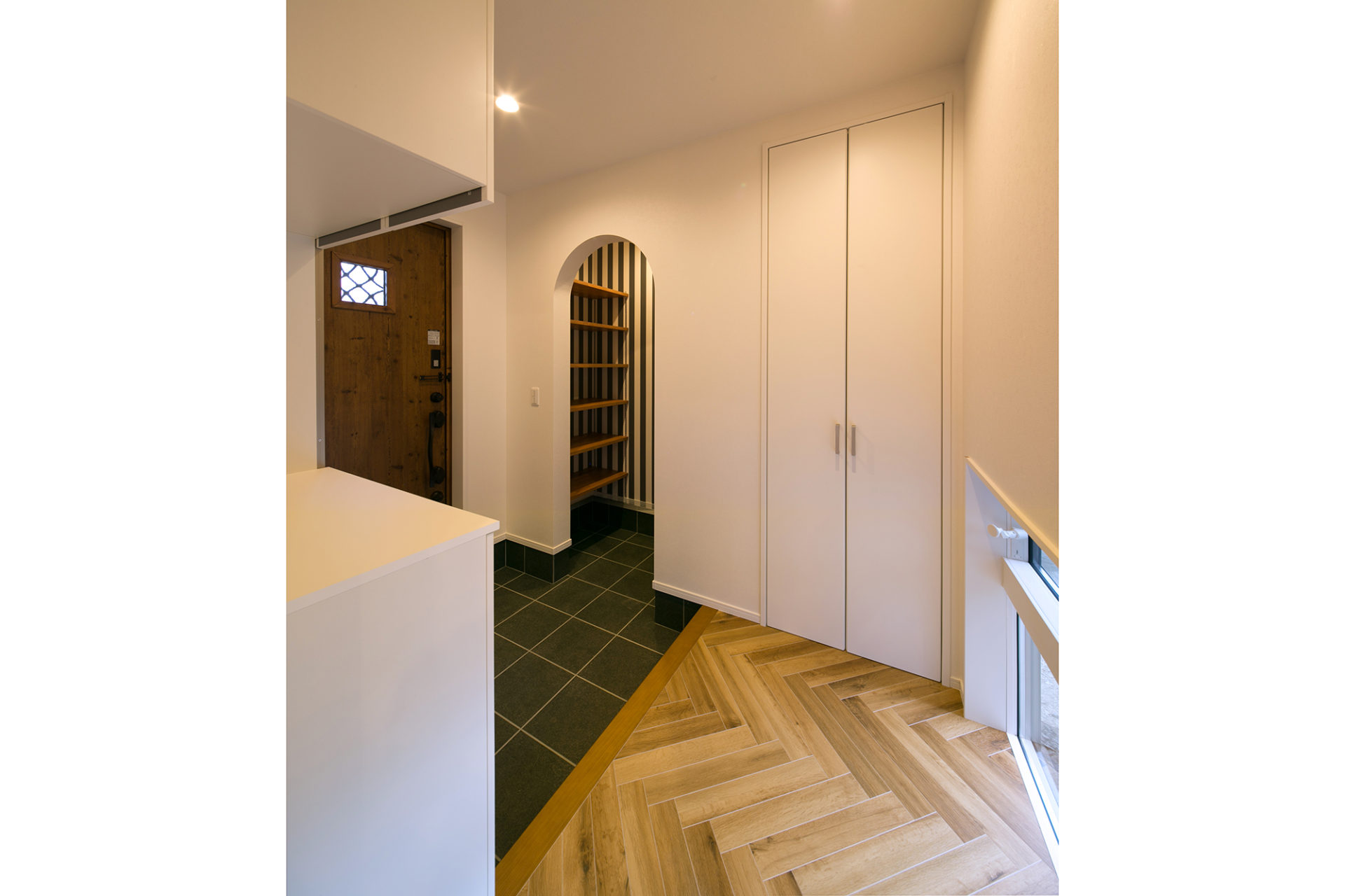 家族の笑い声がスカイライトへ吹き抜ける　笑顔いっぱいの家5