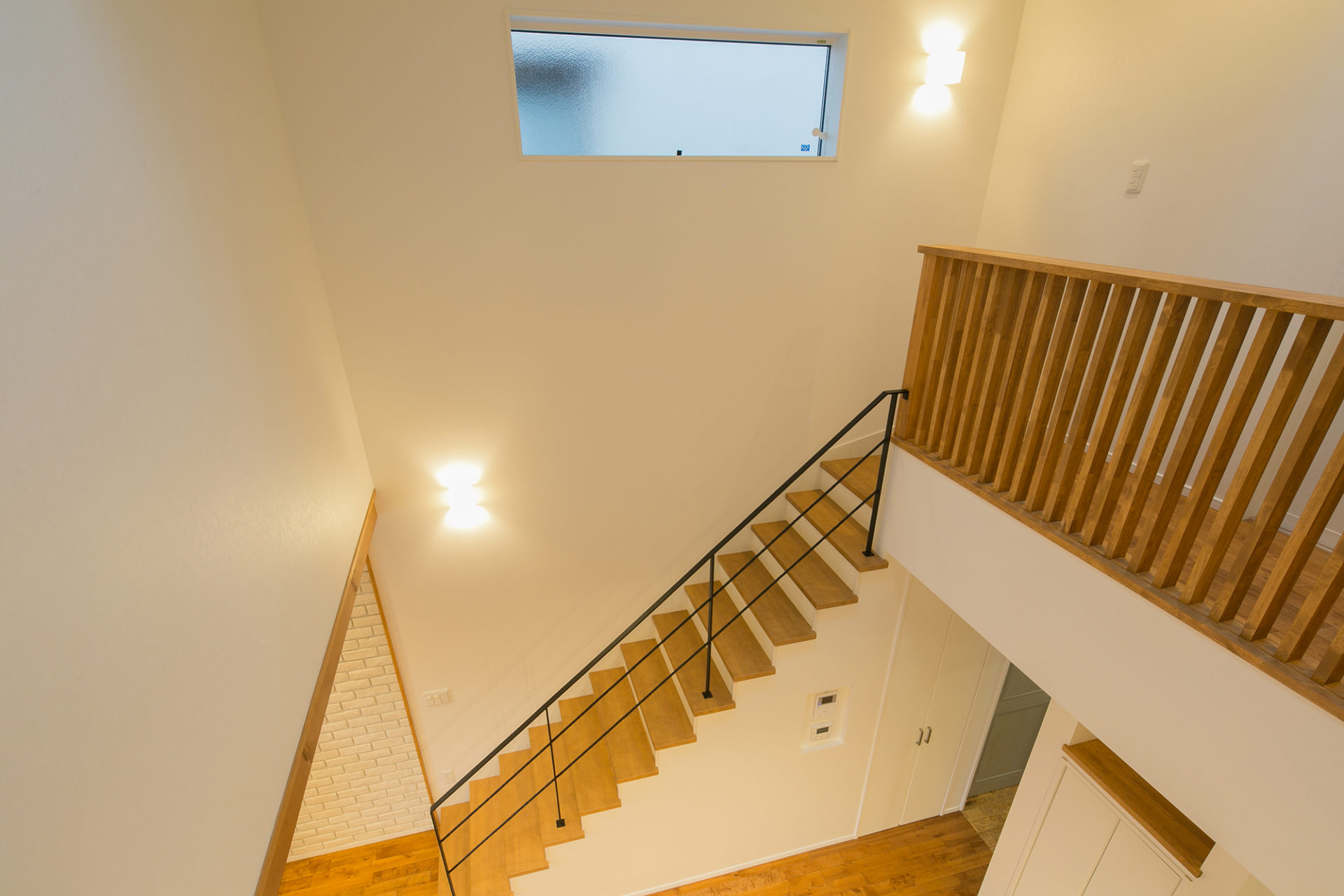 家族の笑い声がスカイライトへ吹き抜ける　笑顔いっぱいの家7