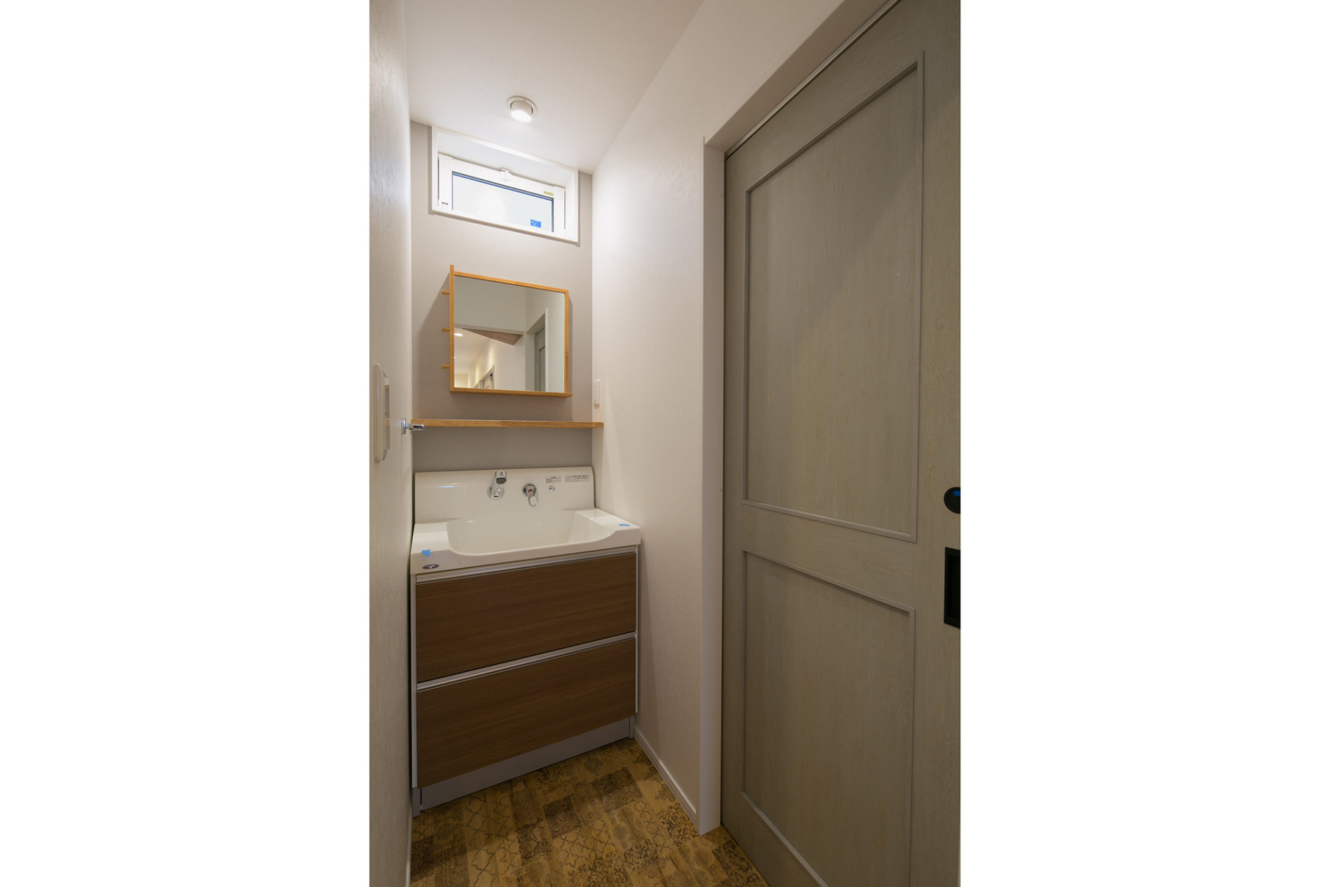 家族の笑い声がスカイライトへ吹き抜ける　笑顔いっぱいの家9