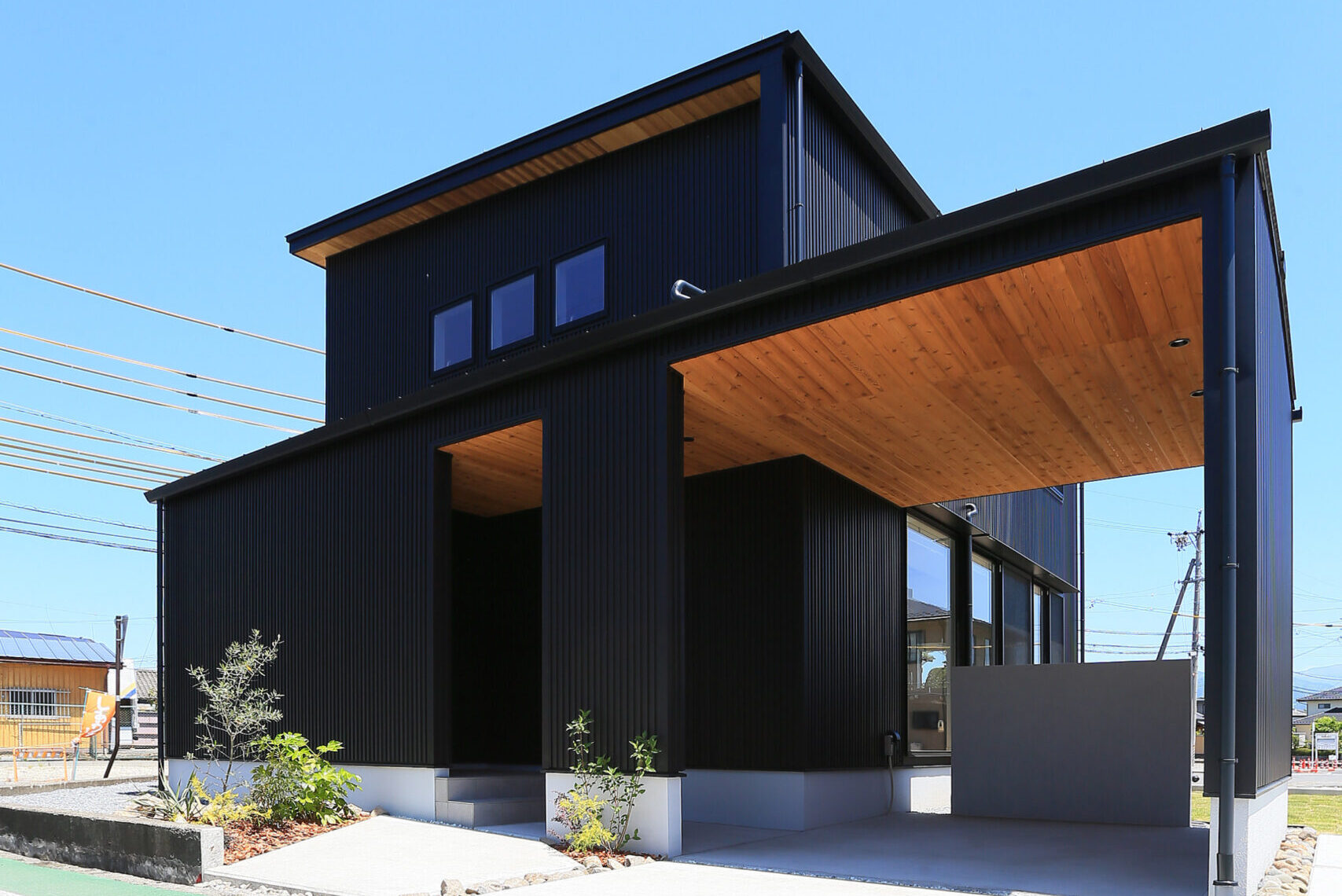 ヴィンテージ素材とガレージが響き合う、ブルックリンスタイルの家