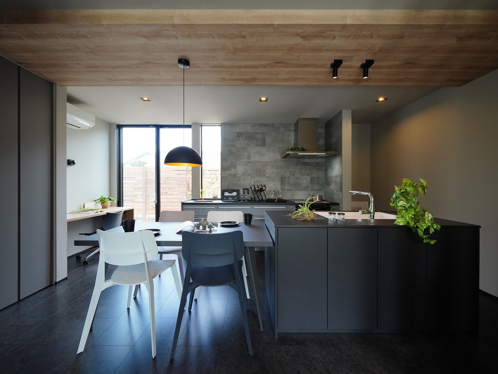 Shiawaseya-【暮らしを愉しむ】小さな庭を北側に･･･