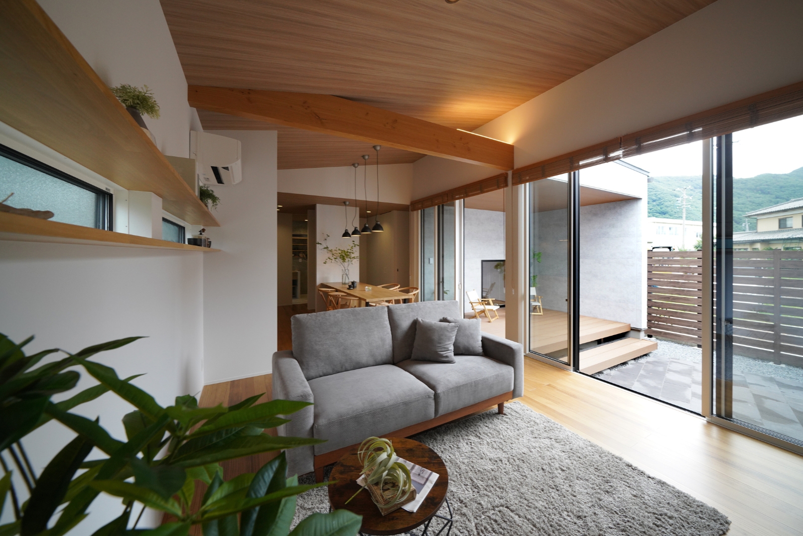 Shiawaseya-【12/7(日)ご見学終了｜30.56坪・3LDK・中庭のある平屋】平屋住宅工房モデルハウス『Solire（ソリレ）』/千曲市内川